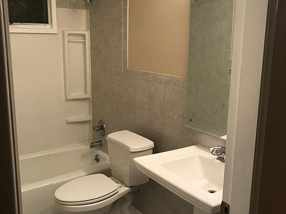 4th image of 3403 W Lincolnshire Blvd