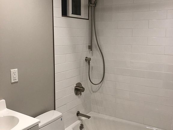 2nd bathroom (shower over tub)