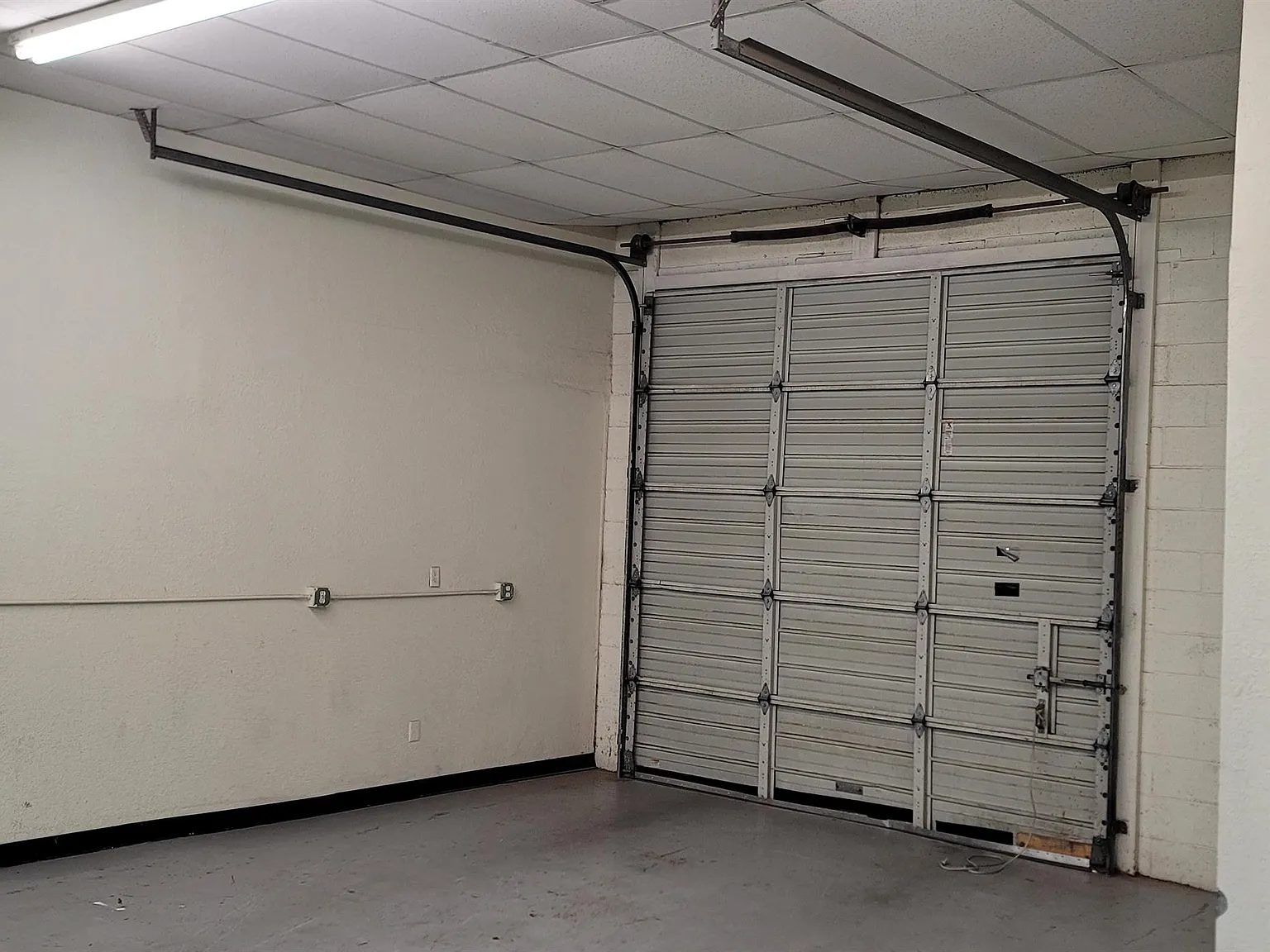 Hadley Warehouses - 1734 W Hadley Ave, Suite A — Photo 3