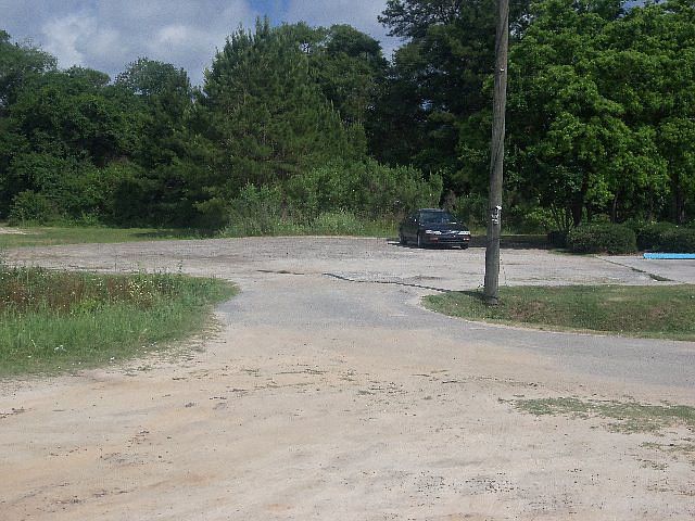 2nd image of 717 Adel Rd