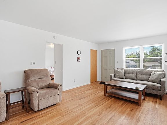 4th image of 1443 Willard St