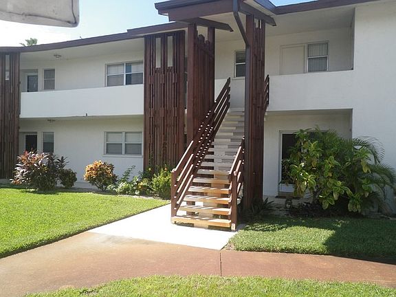 2nd image of 245 Center Rd Unit 211