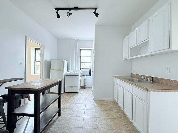 4th image of 5 Ten Eyck St #5E