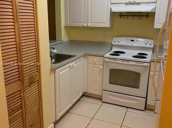 1300 NE 109th St APT 202, Miami, FL 33161