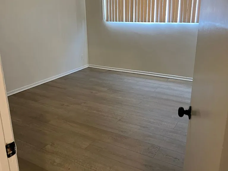 6125 S Victoria Ave — Photo 6