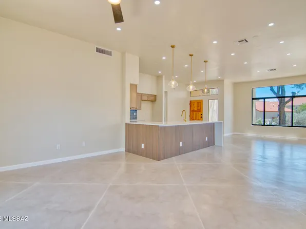 35 N Southern Swale Ave, Tucson, AZ 85748