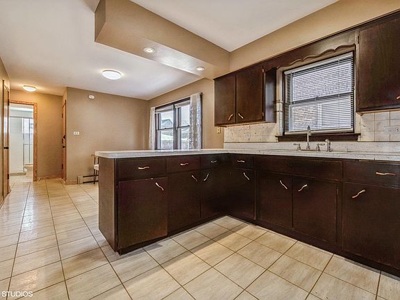 2nd image of 4743 S Avers Ave #1