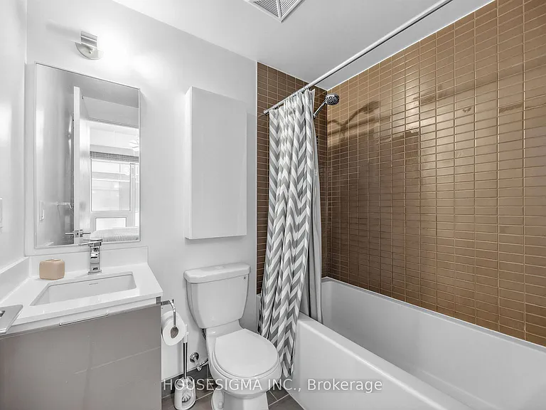 200 Bloor St W #2109 — Photo 16