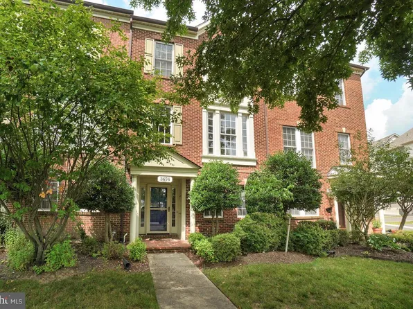 3676 Carriage Hill Dr, Frederick, MD 21704