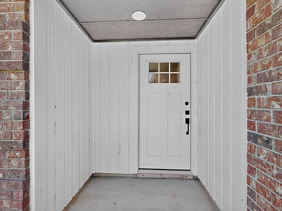 4th image of 1313 Homestead St