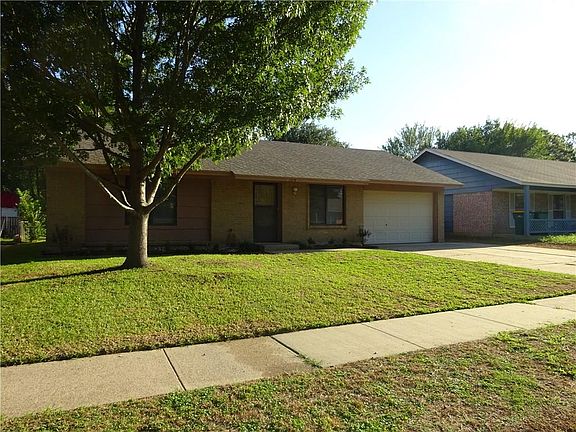 3rd image of 1214 Palisades Dr