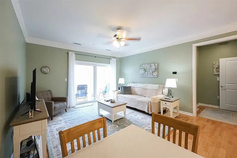 1 bed, 1.0 bath, 1030 sqft, $1,820 — Photo 4