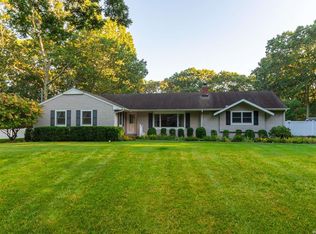 59 Woodhollow Rd, Great River, NY 11739