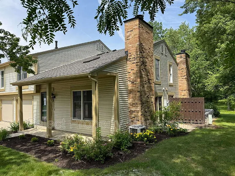 4904 Pinebrook Dr — Photo 1