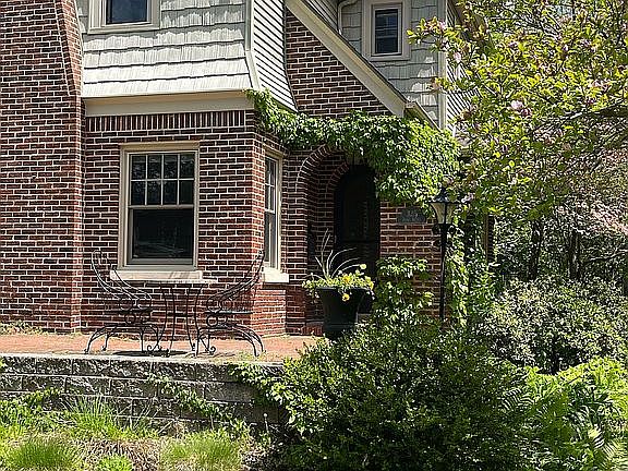 5th image of 325 Paris Ave