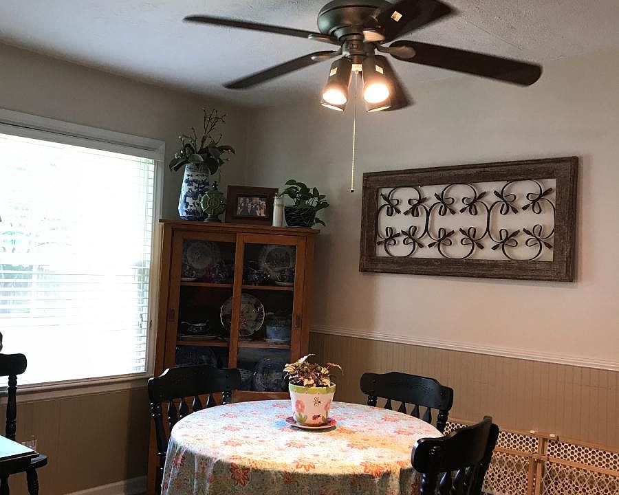 2nd image of 652 Stratford Dr