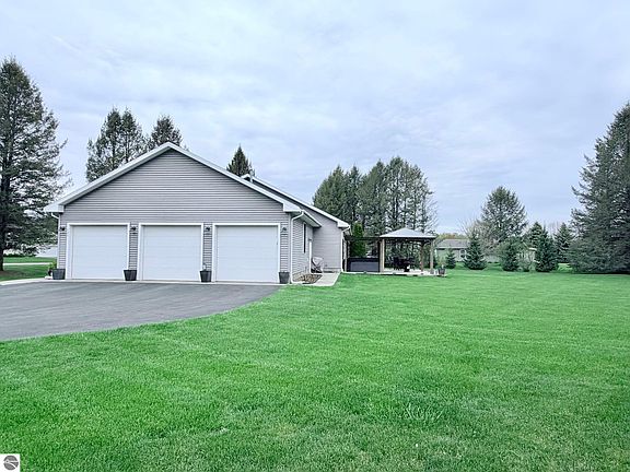 4th image of 888 Clyde Lee Dr