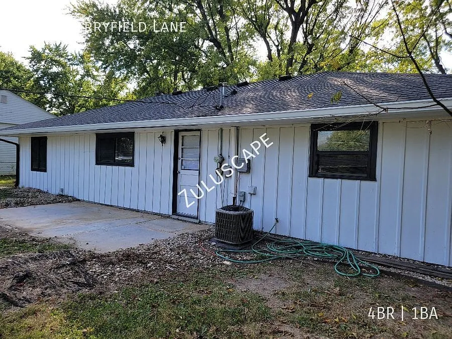 1235 Cherryfield Lane / 4 Bedroom 1 Bathroom in Greenwood Indiana — Photo 3