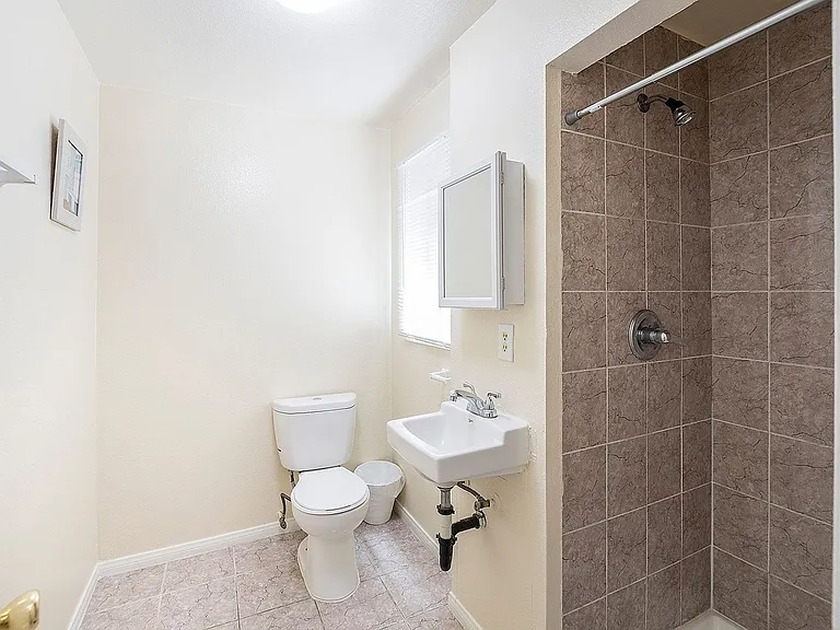 Soto Rose Apartments — Photo 69