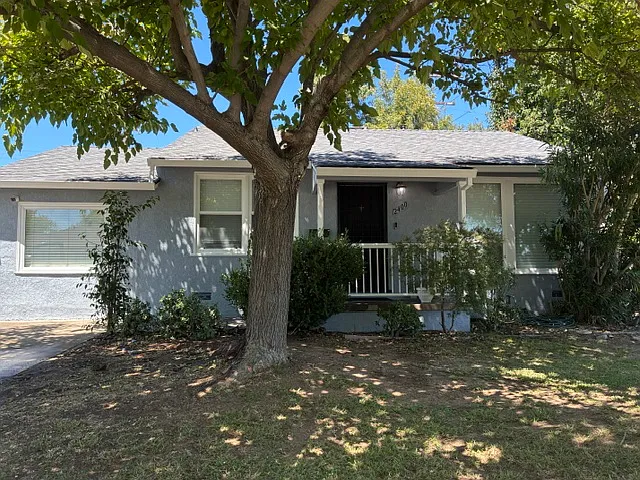 2400 Watson St — Photo 1