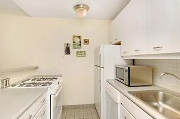 Sold by Douglas Elliman | media 15