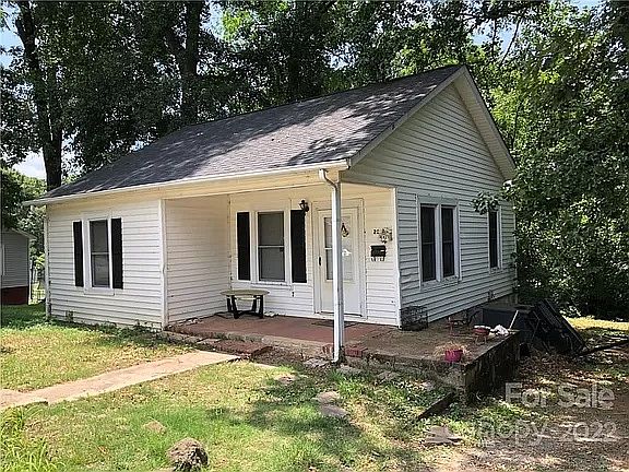 2nd image of 212 Wood St