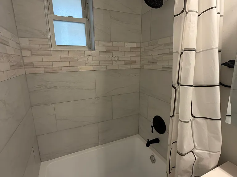 843 N Francisco Ave #1F — Photo 10