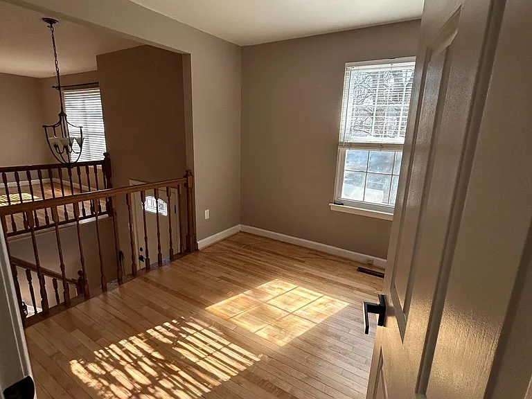 15006 Nebraska Ln — Photo 13