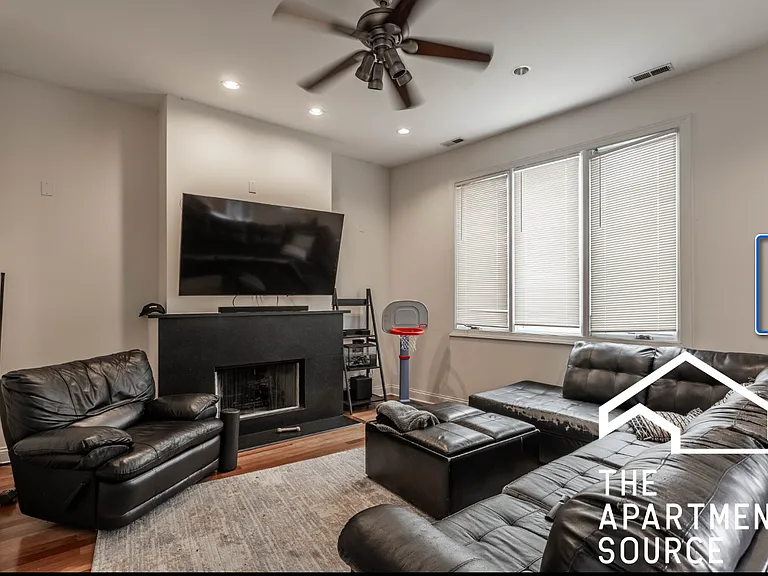 1350 W Augusta Blvd #201 — Photo 6