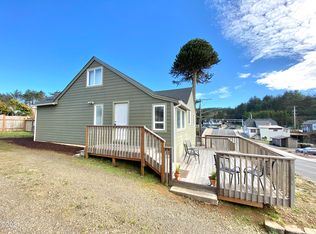 633 SW 32nd St, Lincoln City, OR 97367