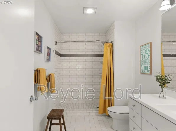 618 NW 12th Ave APT 409, Portland, OR 97209