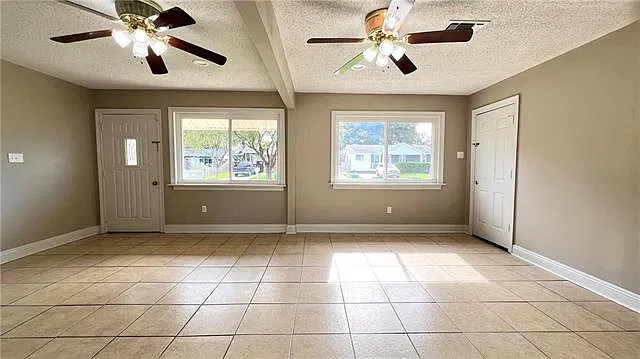 3 bed, 1.5 bath, 1135 sqft, $1,450 — Photo 3