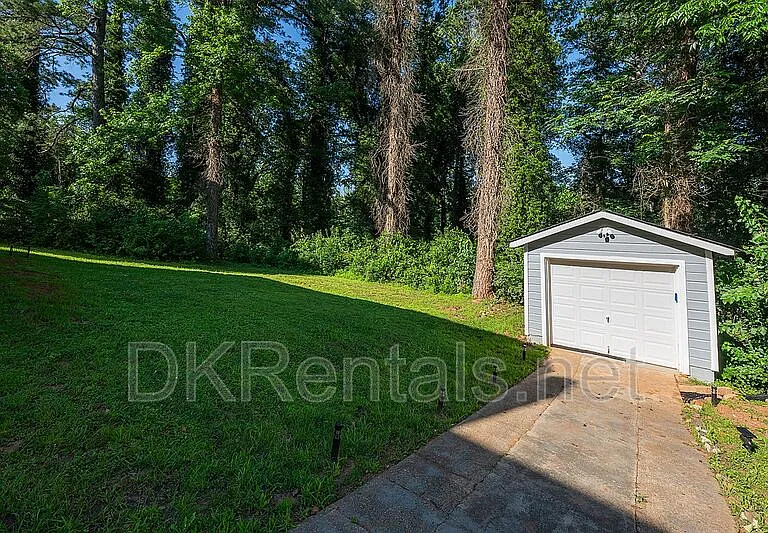 2874 Blount St — Photo 6