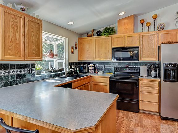 3rd image of 7018 49th St NE