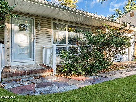 5th image of 28 Shady Nook Drive