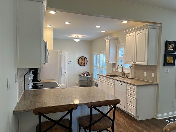 4th image of 226 Plantations Dr