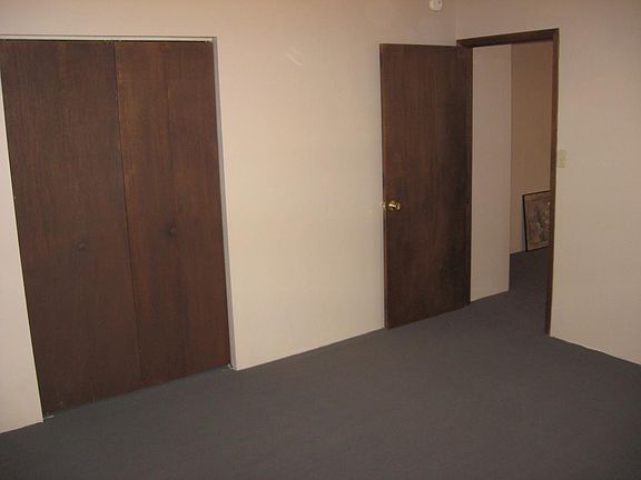 4th image of 407 Leslie Ave
