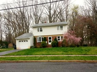 28 Chestnut Dr, Matawan, NJ 07747