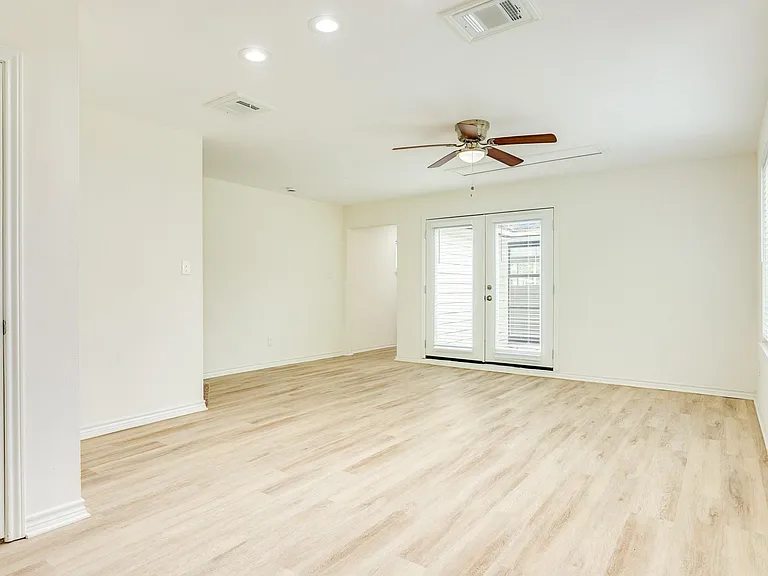 408 Gardenia St — Photo 12