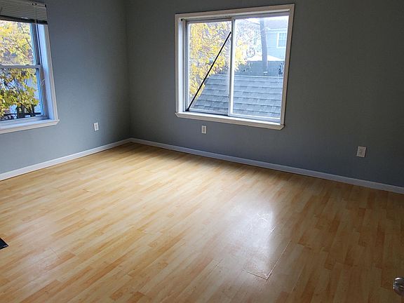 2nd image of 90 Leslie St Floor 3