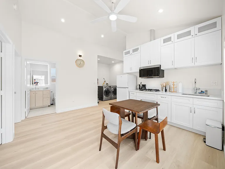 1316 S Raleo Ave — Photo 4