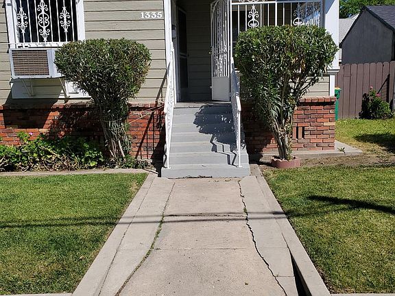 2nd image of 1335 E Acacia St