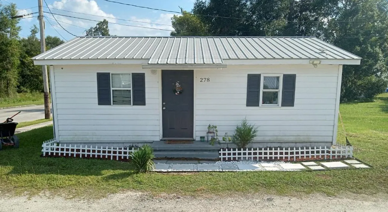 278 NE Ark Pl — Photo 2