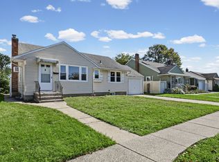 7 High St, Hicksville, NY 11801