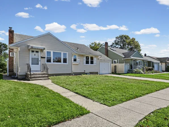 7 High St, Hicksville, NY 11801