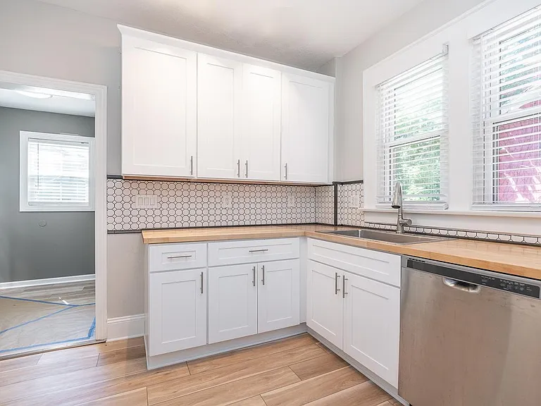 2435 Summit St — Photo 16