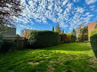 Spacious 2 Bed, 1 Bath Apt with Yard, Portland, OR 97225