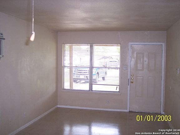 3rd image of 118 Baywell Dr