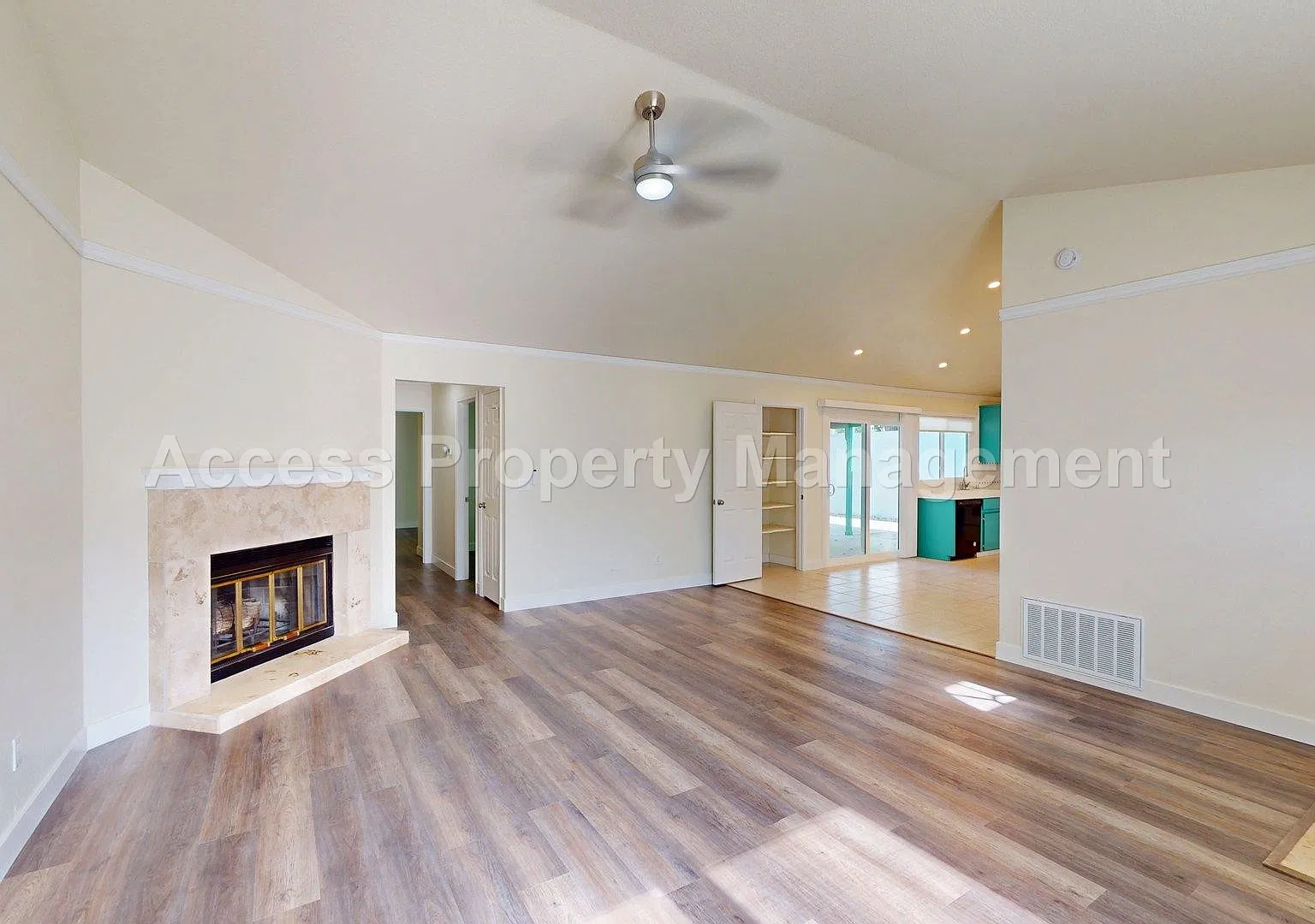 2 bed, 1169 sqft, $2,045 — Photo 4