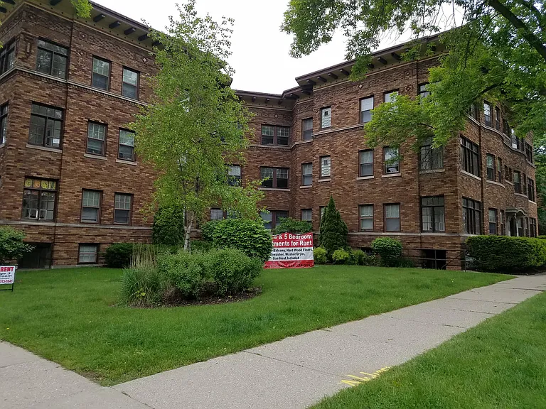 2528 N Maryland Ave — Photo 19